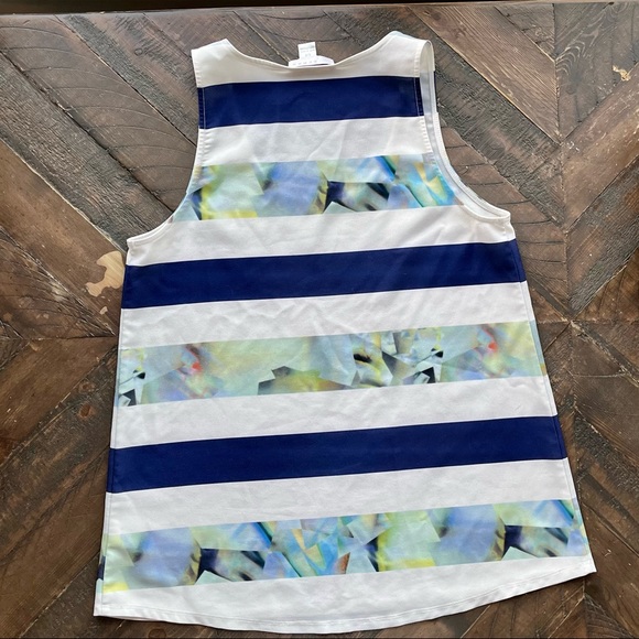 Kenar Sleeveless Blouse - Picture 2 of 3